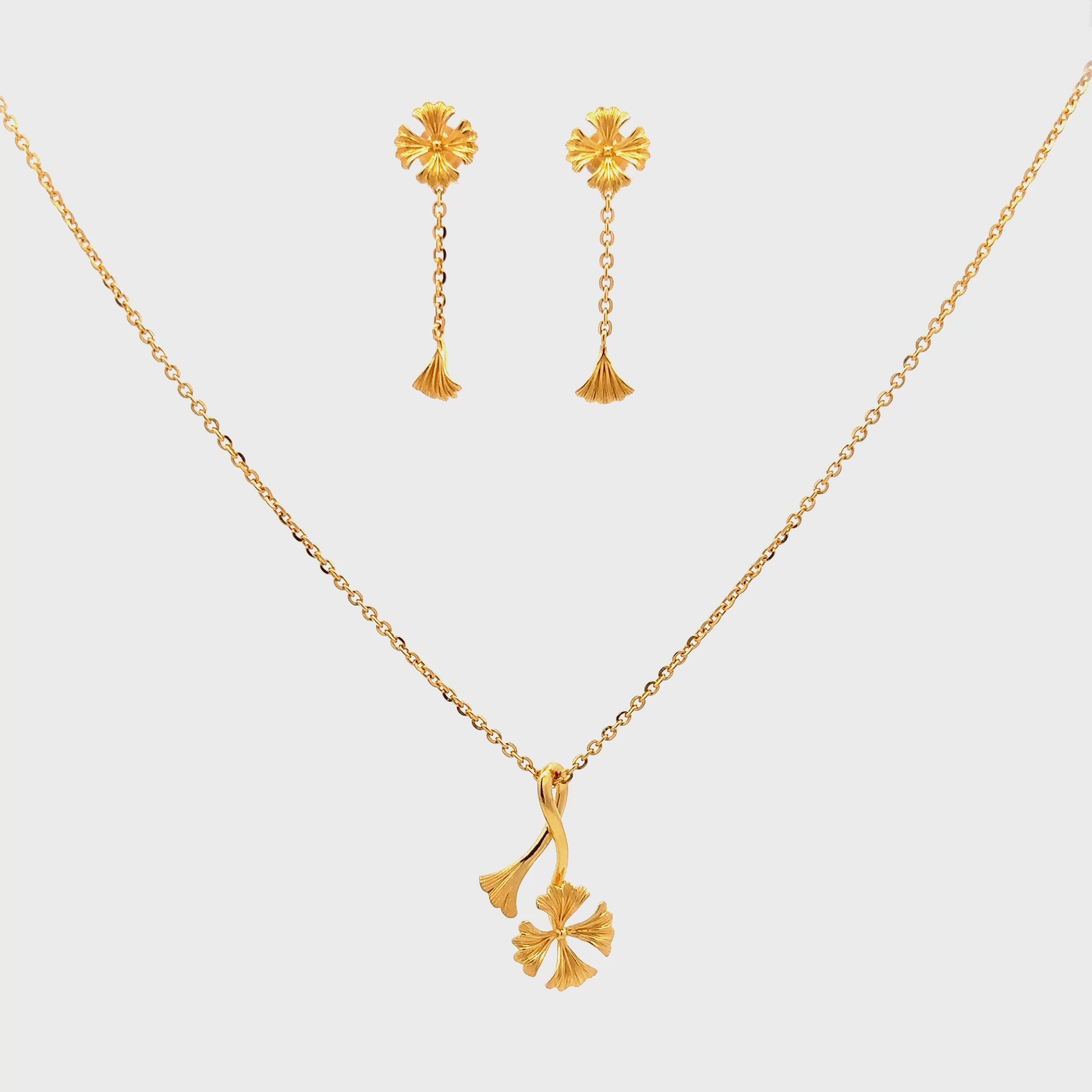 Dreamy Clover Gold Necklace Set