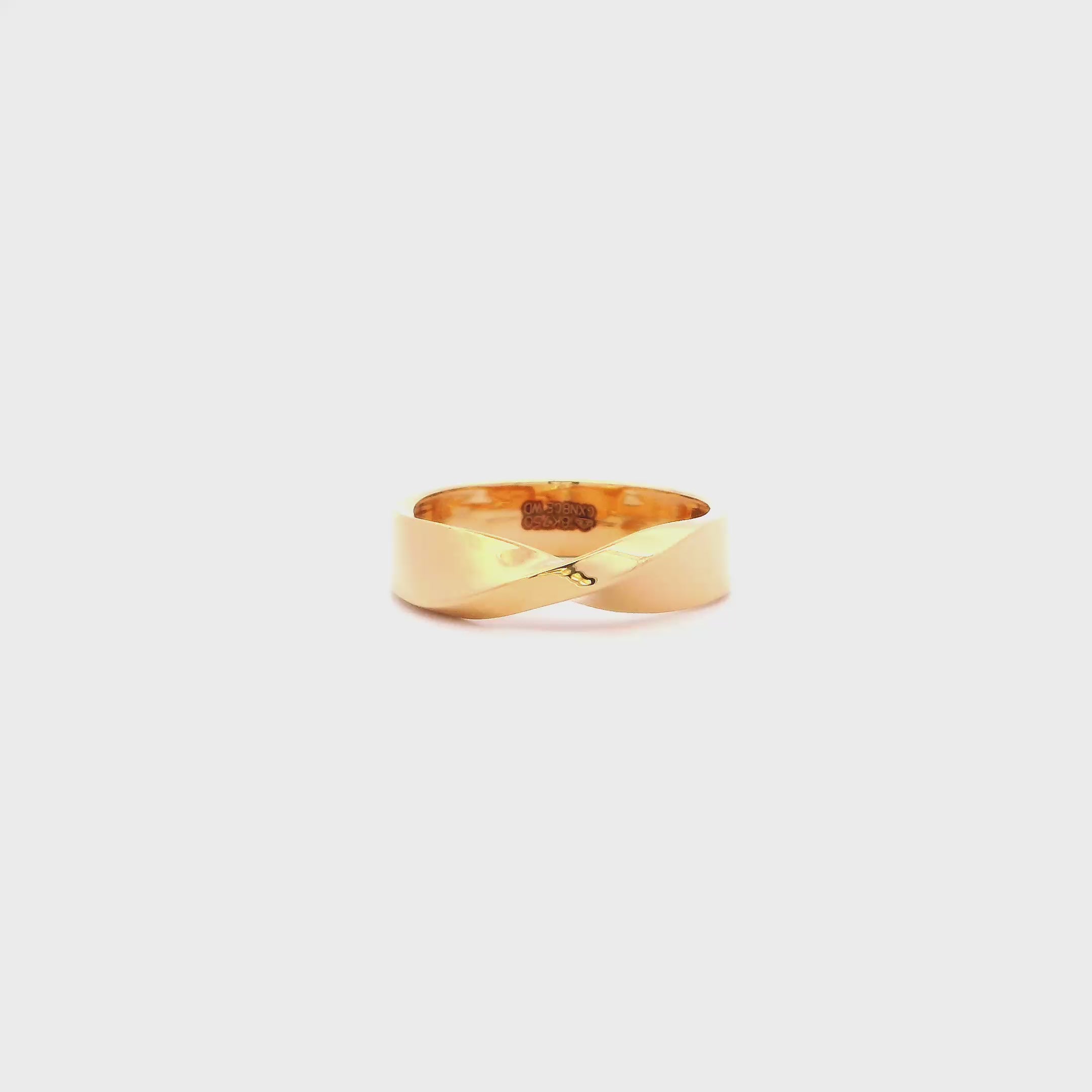 Stylish Swirl Men Gold Ring