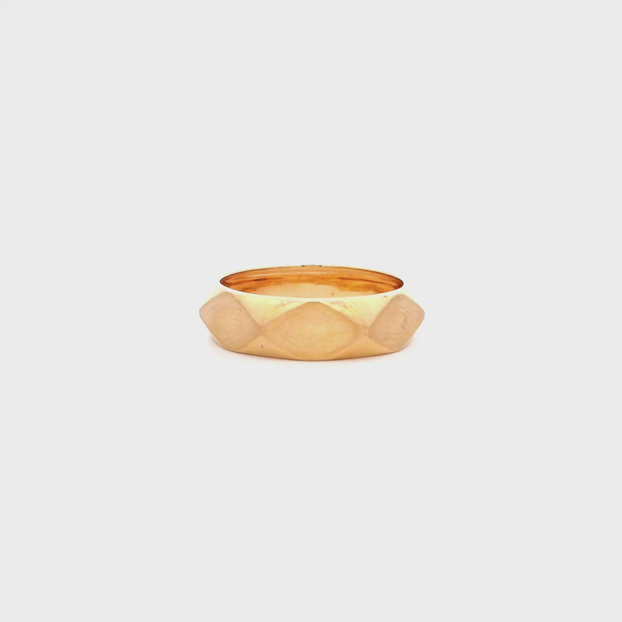 Robust Radiance Men Gold Ring