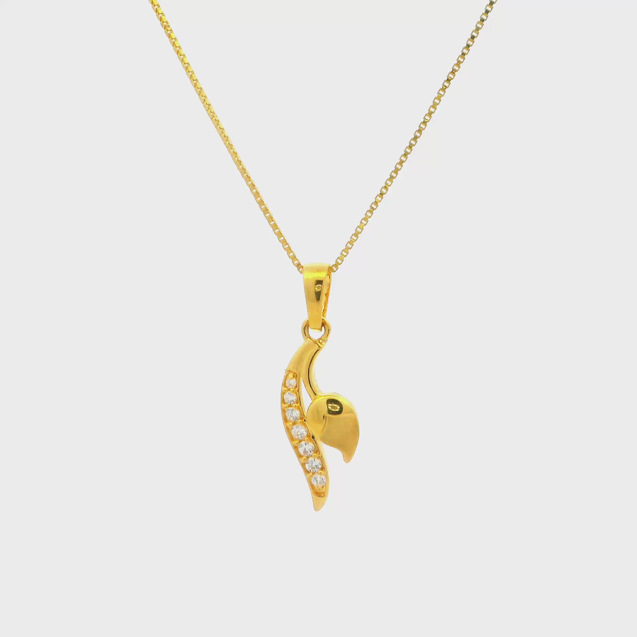 Leafy Charm Gold Pendant