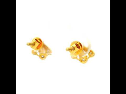 Tri-Petal 14K Diamond Studs For Simmering Touch