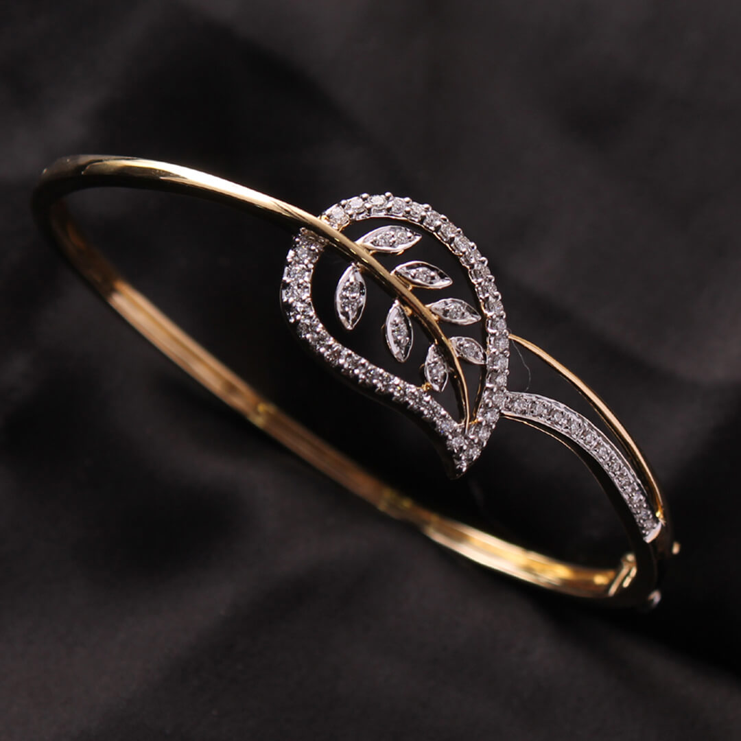 Aakshi Diamond Bracelet with Free Gold Coin